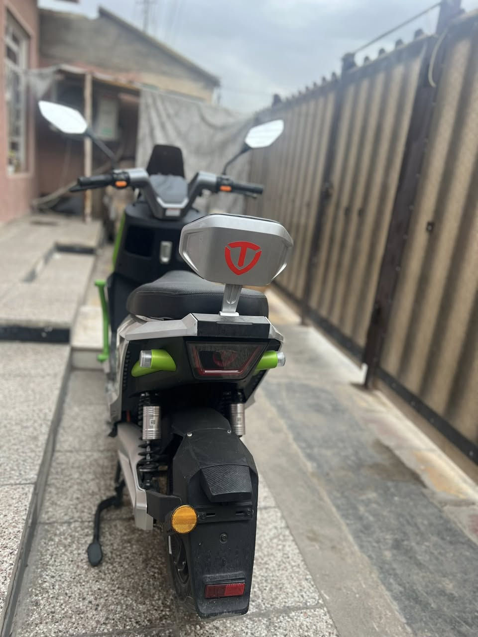 السلام عليكم
للبيع دراجه شحن تايلج دراجه اخت الزيرو اي شخط مابيها كامله مكمله تجي 6 باتري مسطرة تايلج 39 امبير ملف 2000 موديل دراجه 2025/11/8 دراجه مكفوله كفاله عامه تربط عل تلفون بصمه دراجه شلعه ومعدل قوي مكاني بغداد العامريه للاستفسار ***********
