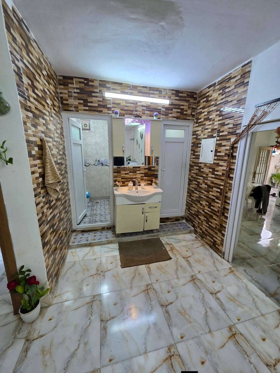 بالتقسيط 
دار طابو صرف شرط تحويل 
محجوز لصالح مصرف العقاري 
مساحته/200م واجه 10م
السعر كلي /160مليون 
مقدمه/85مليون 
وباقي مطلوب للمصرف العقاري/75مليون يدفع على شكل اقساط 438الف شهريا 
موقع /حي الاسرى المفقودين -قرب جامع مصعب بن عمر
للاستفسار/***********
