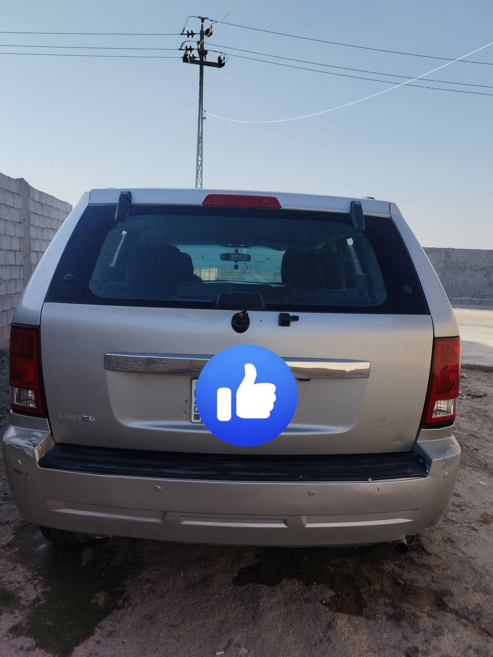 السلام عليكم 
جيب موديل 2008
لون رصاصي بيه جراد شويه 
مكينه وكير مكفولات 
كير جديد صارلي أقل شهر من شاده جديد 
محرك بلادي 3300 مامحور 
بصمه تشغيل عن بعد 
سياره حادثه بس جاملغ يم الصدر هذا لي اعرفه من شتريته 
راعيه بغداد نسيبي 
مكاني الحله شارع اربعين 
***********

***********
