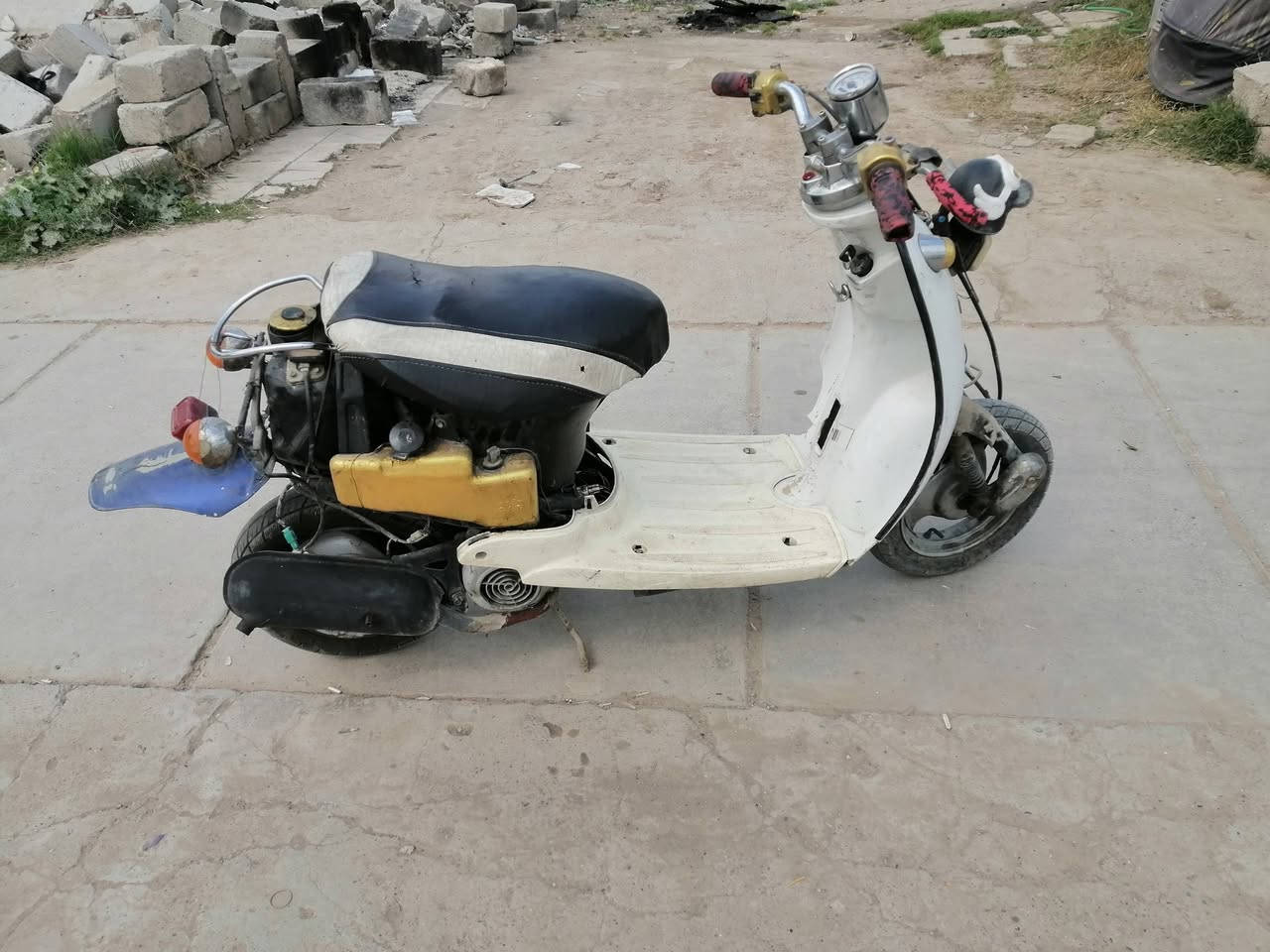 ماطور عبد الحليم مكينه مامفتوح بس قبغ هندر سلف شغال بس باتري مابي سوط اكسن تايات نضيفا ١٨٠ وبي مجال ***********
