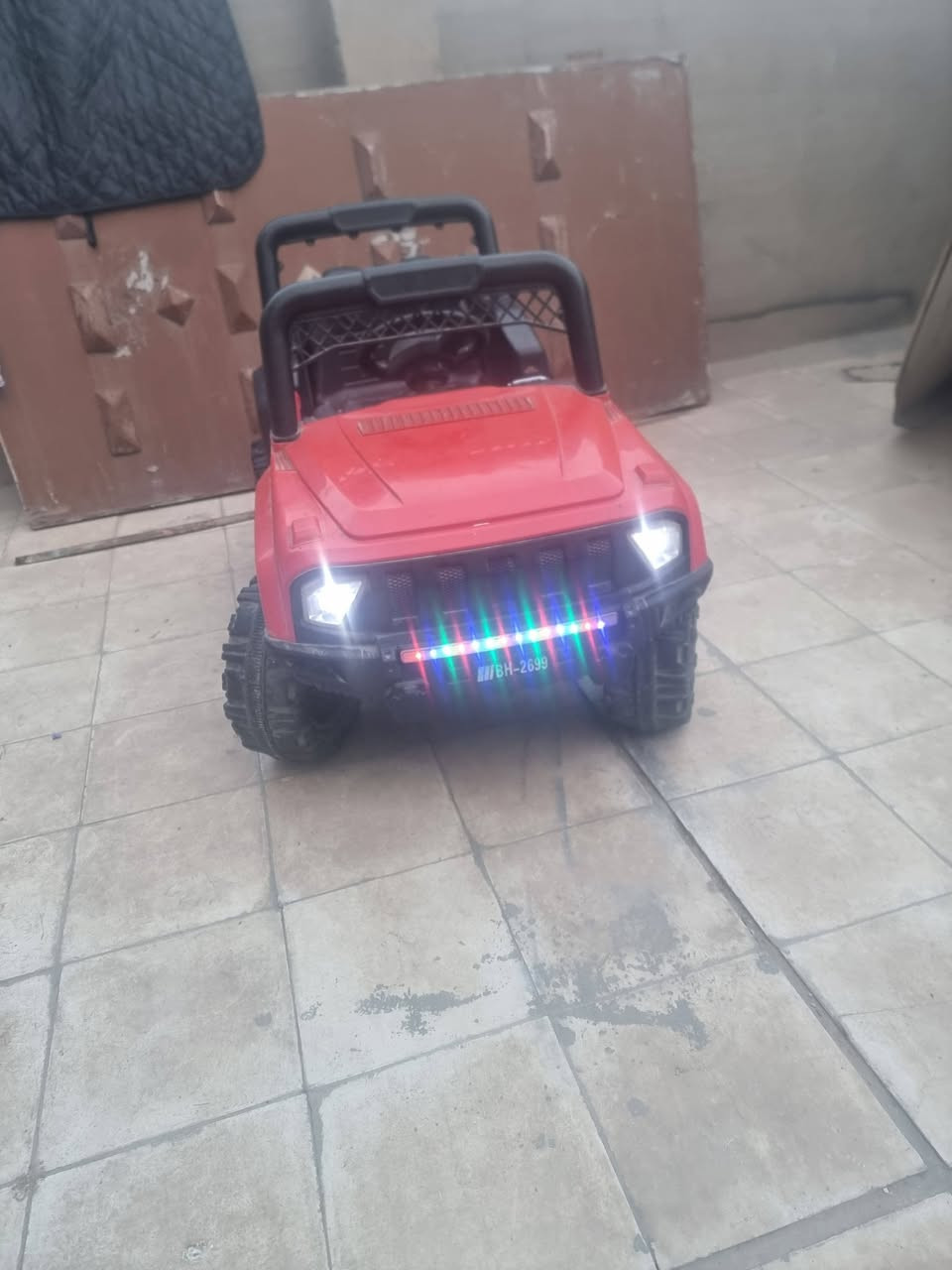 السلام عليكم
للبيع سياره شحن للأطفال شغاله باتري جديد السعر (١٠٠) ت (***********)
