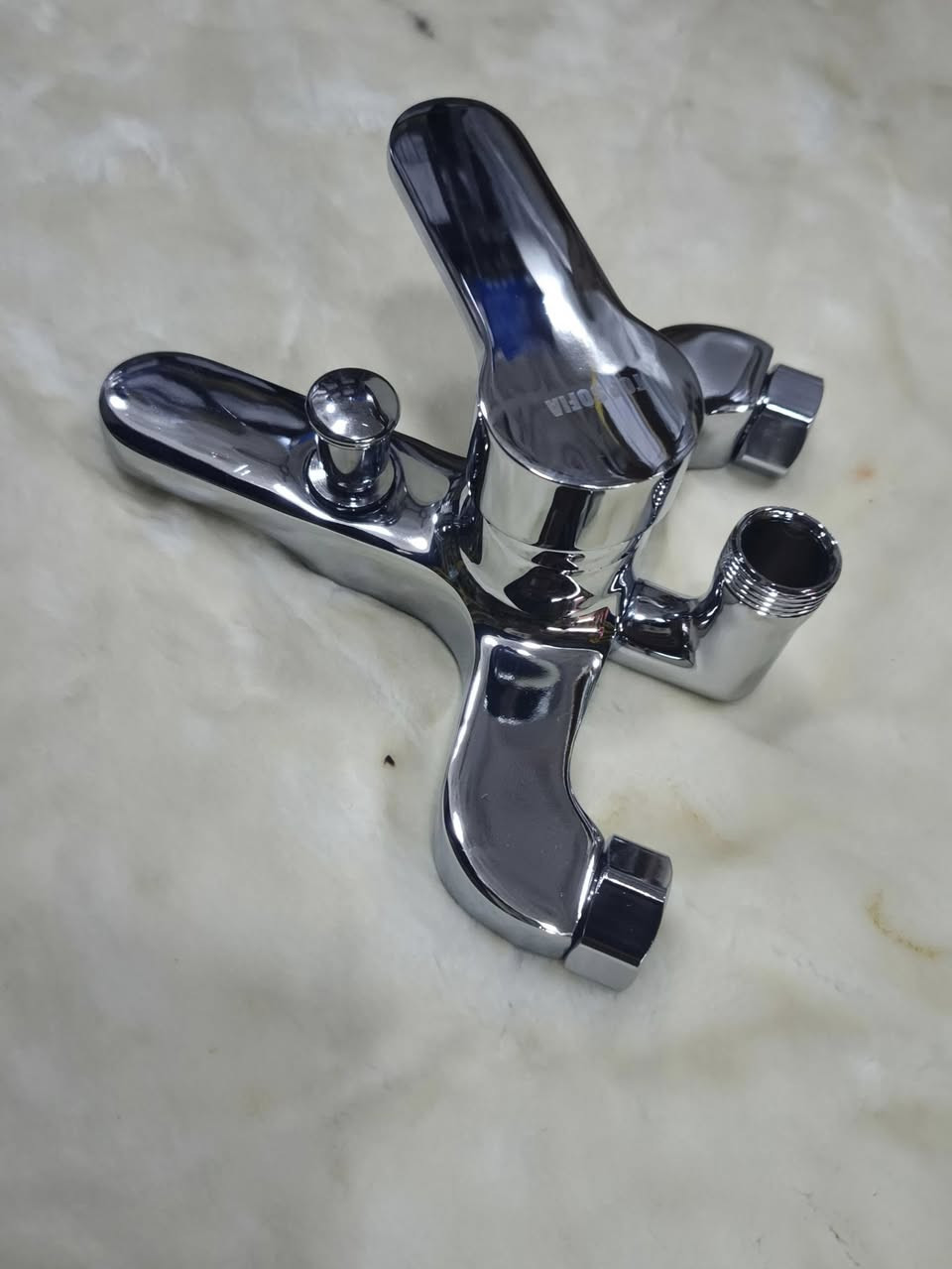 مرحبا للجميع متوفر سيت خلات أصلي ثقيل شركة توب صوفيا لصناعة مواد الصحيات الأصلي بمواصفات عليه متوفر خدمة توصيل لجميع أنحاء العراق خلاط حمام ٢٦ ألف خلاط سنك ٢٤الف خلاط شطاف ٢٢ ألف خلاط مغسله ٢٠ ألف  مع هدية قفل زاويه عدد ٤ الأصلي ***********
