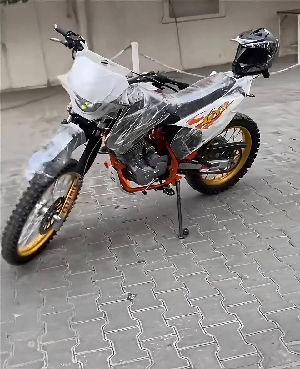 دراجه قفازل للبيع مكفوله كفاله عامه الدراجه مصار تسع ايام من اخذته سعر الدراجه 15وبيها مجال حك الجيه بدون مراوس اوراقه اصوله بس ممرقمه . ***********
***********
