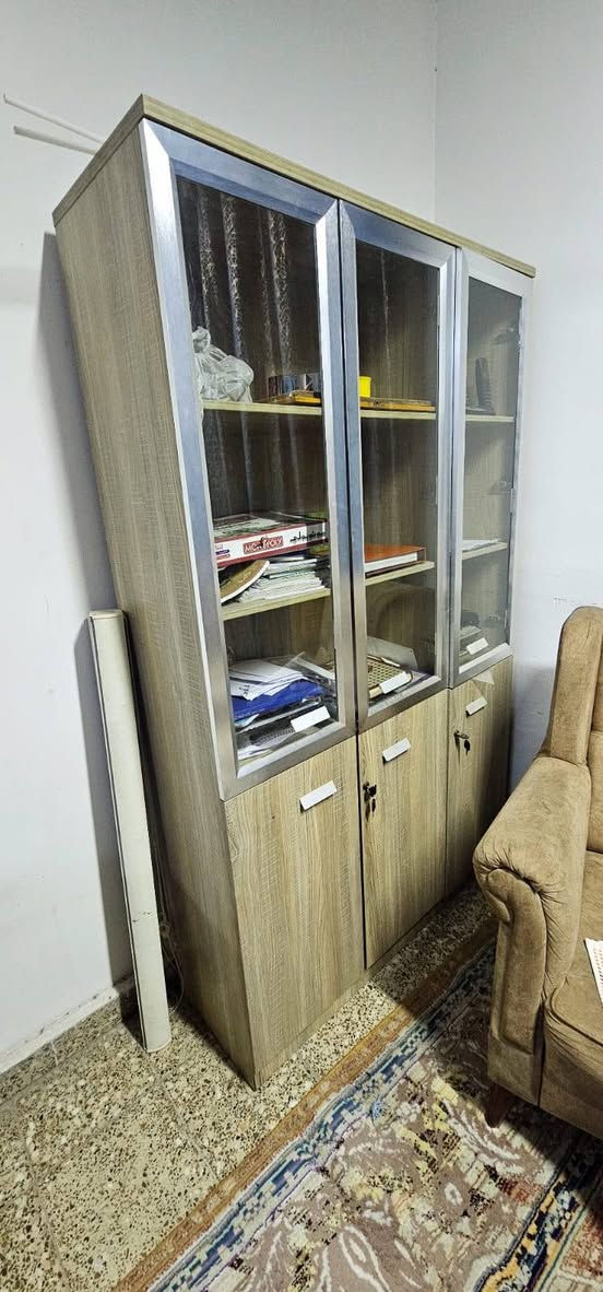 السلام عليكم اثاث مكتبي كامل تكم اكثر من روؤؤؤؤعه امانة الله مال شركة بس صار عملي بغير مكان نقلتهم البيت 
أي استفسار اتصل بي واتساب ***********بغداد حي العدل شارع القاده
