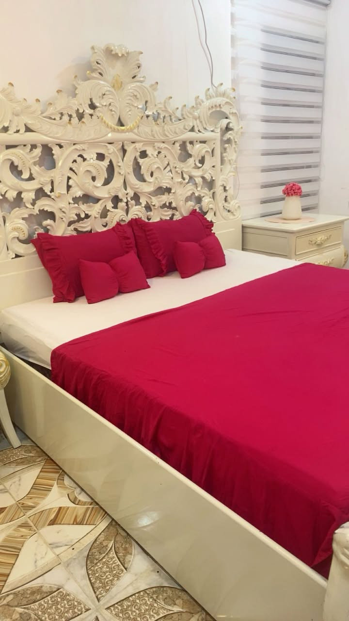 غرفة مستعملة كويتي نظيف تتكون من ٦ قطع اللون أوف وايت


**إذا كنت صاحب هذا الإعلان وتريد حذفه لأي سبب، رجاءا أرسل رسالة إلى الدعم الفني**