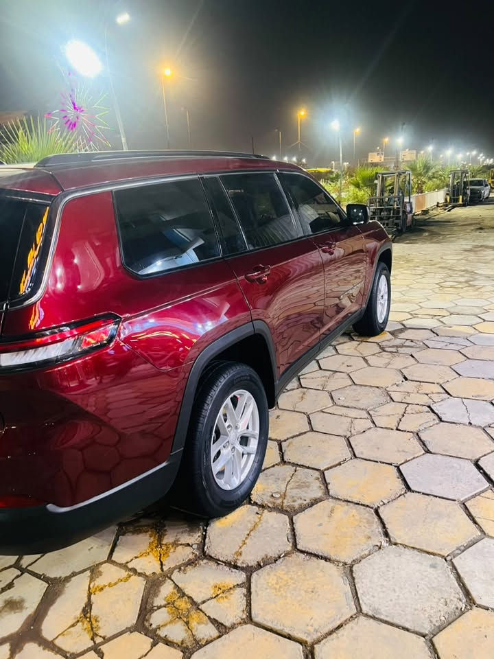 جيب  كراند شيروكي .
الشكل الجديد كليا   7   راكب.
الموديل : 2023. (وارد امريكي )
المحرك : V6.  3.6L . 
العداد :  40الف كيلو .
السيارة مكفوله من الحادث 
فقط حرق بل قاعتت الفيوزات ومبدله وكاله وثرء الحريق مصبوغ البنيد فقط
* دفع رباعي 4x4 . 
* رادار امامي مع مانع تصادم . 
* تحذير الخروج عن المسار . 
* تحذير النقطة عمياء  .
* ويل قياس 20 انج .*
*دشبول دجتل مع شاشه بمواصفات عاليه
* نظام الخرائط (GPS
* كاميرا داخلية محيطيه  360 درجه  . 
* كاميرا خلفية . 
* المصابيح الأمامية زنون .
* كشافات الضباب زنون .     
* تشغيل عن بعد .
* صندوق كهربائي .
*شفتات بالستيرن.
*الگير ماوس مع وضعيات قياده متعدده.
* مقصورة الركاب من الملكي المنفصل 
* حفظ وضعيات الجلوس (ميموري) . 
* المقاعد الأمامية كهربائية .
* المقاعد الأمامية تبريد وتدفئة .
* المقاعد الخلفية تدفئة .
*سايد بريك بصمه.
*فول تحكمات ستيرن امامي خلفي.
*عشره  ايرباك بالدشبول ولتكم ولكراسي
* سستم صوت Alpine . 
* انارة داخلية LED . 
* حساسات خلفية . .
* مكيف خلفي مع وحدة تحكم منفصلة . 
* تدفئة ستيرن . 
* مرايا متحسسه للضوء العالي . 
* مانع تصادم خلفي .
* بلوتوث تلفون . 
* محدد سرعة . 
* نظام التشغيل والاطفاء الاوتوماتيكي 
رقم اربيل تريد وكاله و تحويل 
بيع او مراوس حسب القناعه 
سعره ( 290) 
تصال (***********)
