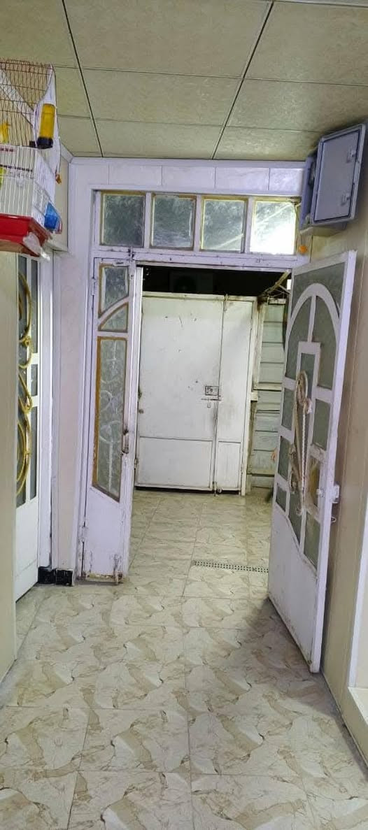 السلام عليكم 
دار للبيع  مساحة ١٢٥ م
عنوان حي العصري قريب على فلكة حي العصري  مسافة ٥٠م
بي غرف عدد ٢ ارضي
غرفه ١ بالسطح  والسطح اوزوكام
استقبال
صالة
مطبخ + حمام + صحيات
البيت قديم ومرمم 
مكلف بالنشر 
للاستفسار الاتصال على 
***********
