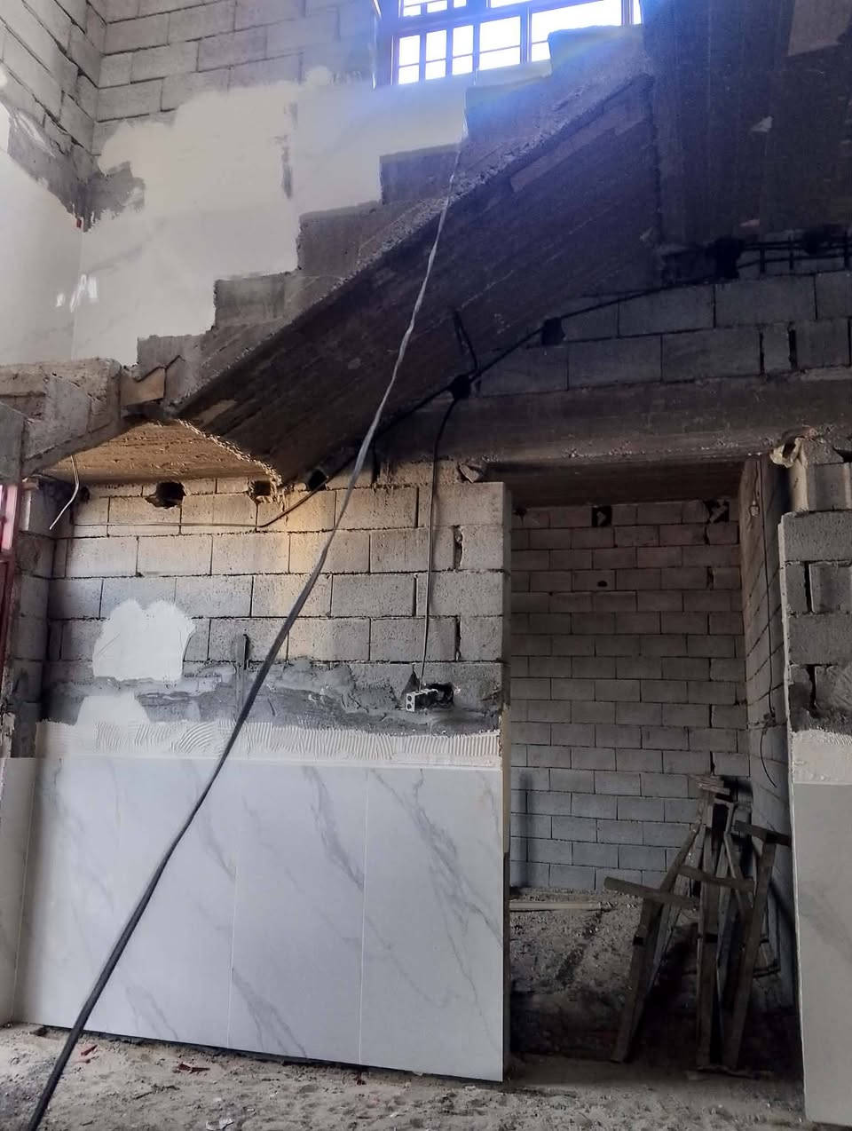 🔹دار  هيكل للبيع
📍 الخالدية – حي الشهداء
قريب من مدرسة طرابلس، نهاية الشارع
✅ ركن – لِزمة
✅ يوجد وصل مسجّل في البلدية
✅ فرع كامل ماء وكهرباء
المواصفات:
مساحة الأرض: 325 متر مربع
غرفتان نوم
صالة
هول
كندور
ديوانية
مطبخ خارجي
حمام داخلي
💰 السعر: 70 مليون دينار
🔸 قابل للتفاوض
📞 للاستفسار والتواصل:
***********
***********
الشجيري للترويج العقاري – الأنبار
