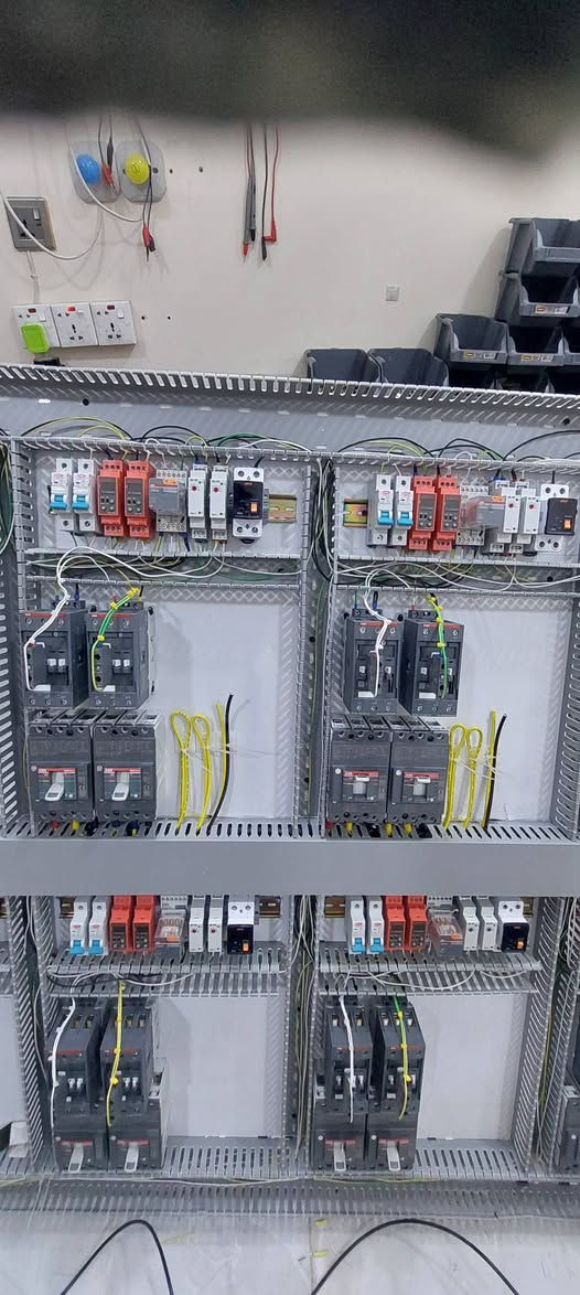 عمل وتصنيع بوردات السيطرة الصناعية والمنزلية ATS والعادي ....زورو موقعنا بغداد  الشعب شارع عدن مجمع الرحمن الطابق الأول 
*********** _ *********** مكتب كاظم الذهبي....
