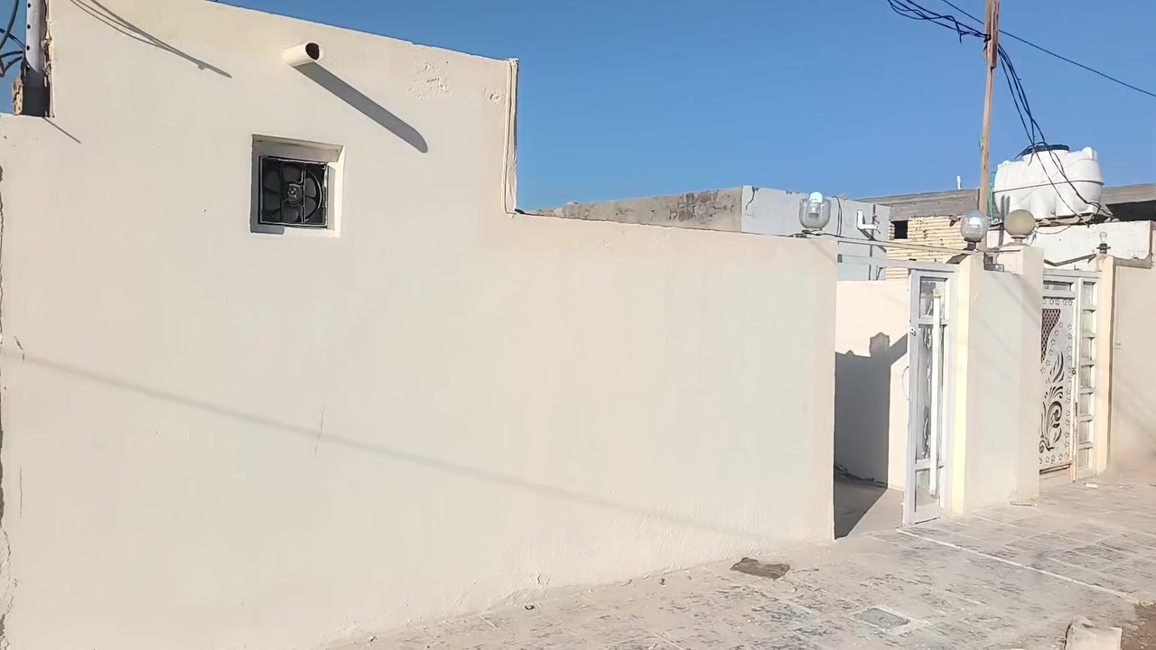 يالله
سعر ٣٢ وبيه مجال 
بيت لبيع ١٥٠ متر بالبراكيه شارع المعمل قرب مركز الصحي الشهيد علي الرماحي
البناء ابلوك والاساس طابوق وسقف اعكاده والبناء ٢غرف نوم وصاله ومطبخ وحمامات
يرهم البيت امراوس ابسياره حديثه
الاستفسار الاتصال ***********
 او مراجعة المكتب حيدر الزبيدي للعقار والمقاولات العامه
