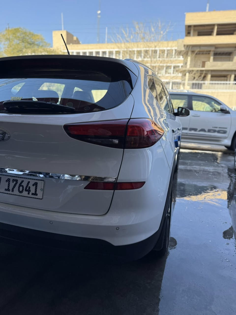 سلام وعليكم هونداي توسان موديل 2019ماشية30حقيقي مكفوله من الصبغ فقط بارد بل باب السايق سونر بيه بل صور مواصفات لايت زنون خمس عدسات بصمة ابواب وبصمة تشغيل كراسي جلد وكهرباء مواصفات معروفه سعر السيارة 200$رقم الهاتف ***********عنوان السيارة بغداد الكريعات شارع الوقف السني
