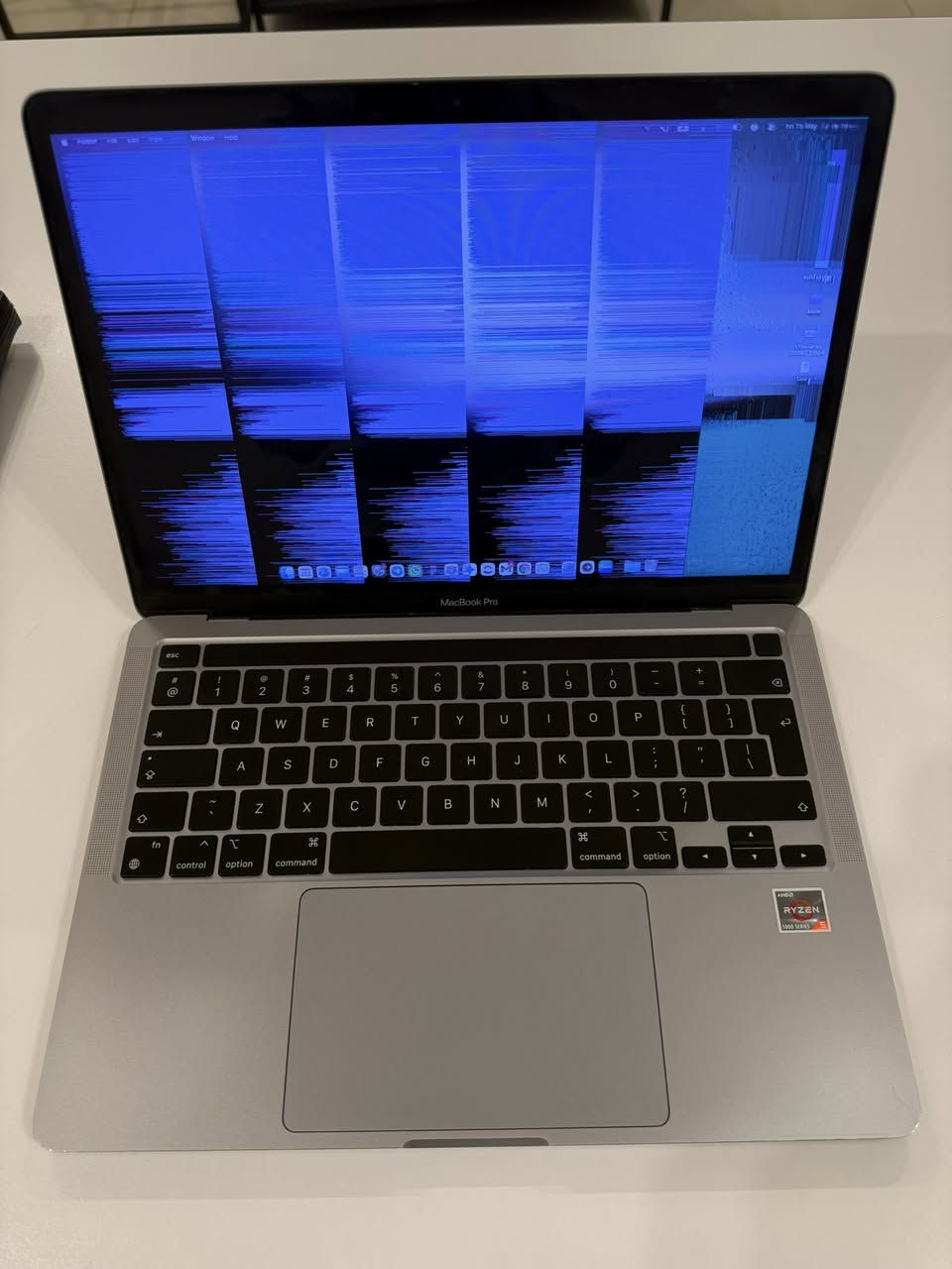 Macbook Pro 13" 2020
CPU M1
RAM 8GB
Battery Life 88%
Battery Cycles 218

نظافة 90%
اللابتوب شغال ومابي اي مشكلة فقط الشاشة يحتاجلها تبديل
السعر 400 الف
***********
