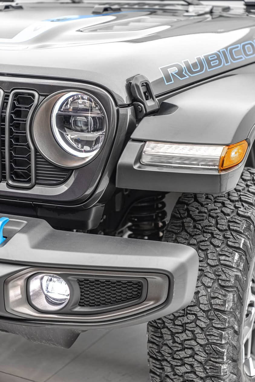 للبيع 🔥🔥 
jeep wrangler  #RUBICON
 شكل الجديد   هايبرد 
#4xe
كلين تايتل مكفوله كفاله عامه  
مرقم بغداد 
موديل : 2024
محرك :اربع سلندر توربو هايبرد 
ماشيه : 20 الف فقط 
قوة حصانيه : ٣٧٥ حصان 
ثلاث انضمة القياده 
hybrid   electric  e-save 
كيبل الشحن موجود وياه 
مواصفاتها :
axle lock 
sway bar
offroad plus 
 تشغيل عن بعد 
شاشه كبيره 
كاميرا خلفي
رادار امامي
لايت و بك لايت LED 
 خارجي AUX 
تحويل ب نفس اليوم 
 السعر خاص  رجائاً بس الشراي يخابر  
***********    korek watsapp
***********    asia watsapp
