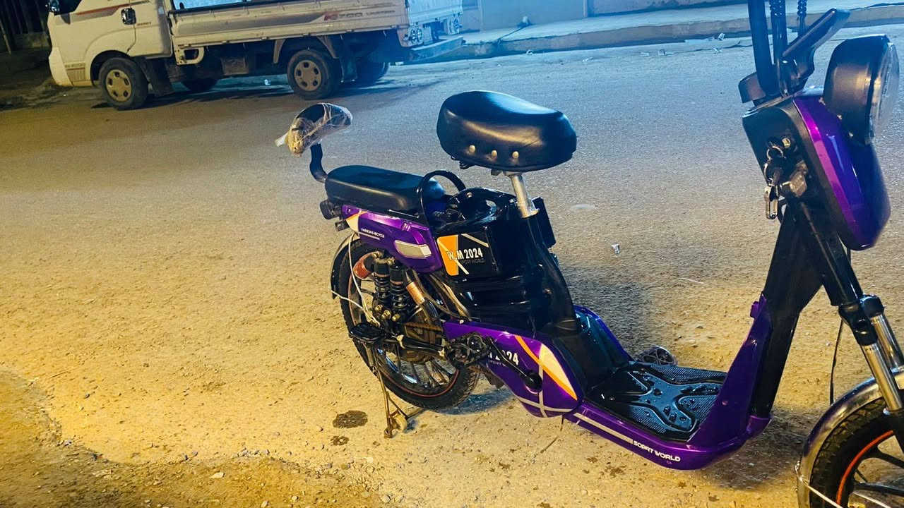 السلام عليكم دراجه شحن للبيع بسعر مناسب بيه بطاريه واكفه العنوان ديالى الرقم ***********
