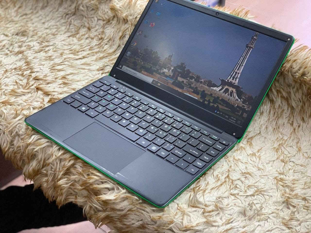 AhmedTechnology
# من فئه Ultra book✔️

LEADER LAPTOP 🖥️

▪️بمعاالج انتل Celeron 
▪️الجييل الساادس 
▫️الرااام 4 قيقاا 🔥
▫️هاردسك 64 قيقا SSD✔️⚡️
▪️كررت شاشة انتل 2 قيقاا 
▪️مقاس الشاشة 14.0 بووصه 
▫️بدقه عاليه FHD🖥️
▫️تصميييم جميييل جدا 
▪️اسللم وخفيف ف الوززن 
▪️بطارية ممتازه 3/6 H 🔋
▫️ديزاااين حصررري⚡️
هاذا رقمي ***********
