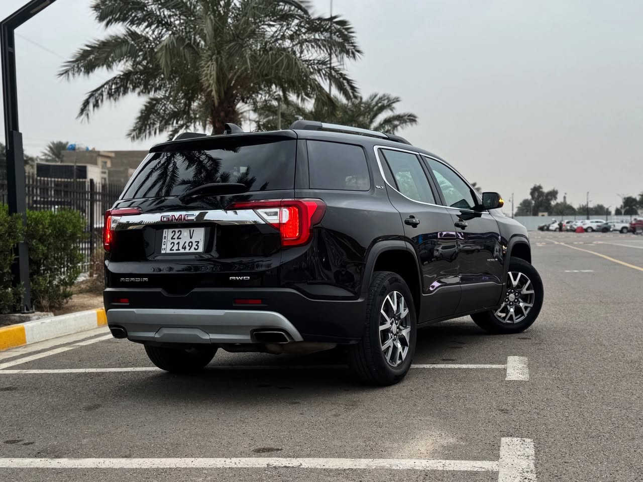 جي ام سي اكاديا 2023 SLT ( بدون ايرباك )
فول مواصفات عدا الفتحة  
دخول وترقيم جديد بشهر ال12

بجم كبس حادثها جدا بسيط وسطحي وبدون اي دواخل ( شواصي لغود كفالة وجميع الايرباكات سليمة ) وموضح بالصور جاملغ وباب صبغ وبيها مكانين صغار تعديل pdr 

‎٧ راكب - ٣ قطع تبريد - داخل لونين ابيض وجوزي
‏‎فور ويل(AWD) - كشنات جلد - تشغيل عن بعد
- نقاط عمياء - رادارات امامي خلفي جانبي - 
صندوق كهرباء ( ويفتح بالرجل ايضا ) - سستم صوت (bose) - داتا شو - تدفئة كشنات - كشنات كهرباء
‎تحديد مسار - حساسات امامي وخلفي - اوتو ستوب - توقف ذاتي عند الاقتراب من السيارات - قفل تلقائي - مراية تعتيم ذاتي + اشاير  - سايد بريك بصمة - فول تحكمات ستيرن - اضاءة العالي اوتو - منظومة زنون بلادي  
‎وبعد بيها هواااي مواصفات
محرك ٢٠٠٠ توربو (اقتصادي وسريع)
ماشية ٦٠ ع مشي امريكا بعدها 

السعر : 239 وبيها مجال بسيط

‏‎السيارة جديدة بمعنى الكلمة وبالواقع بعد احلى وجاهزة بدون اي نقص وكل التفاصيل مذكورة بالكامل 
اي استفسار هذا رقمي 
***********
