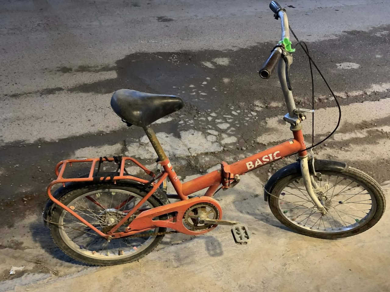 بايسكل يتطبك بايسكل نضيف للبيع نوعيه باله ياباني للبيع وبسعر مناسب متواجد واتساب ***********
