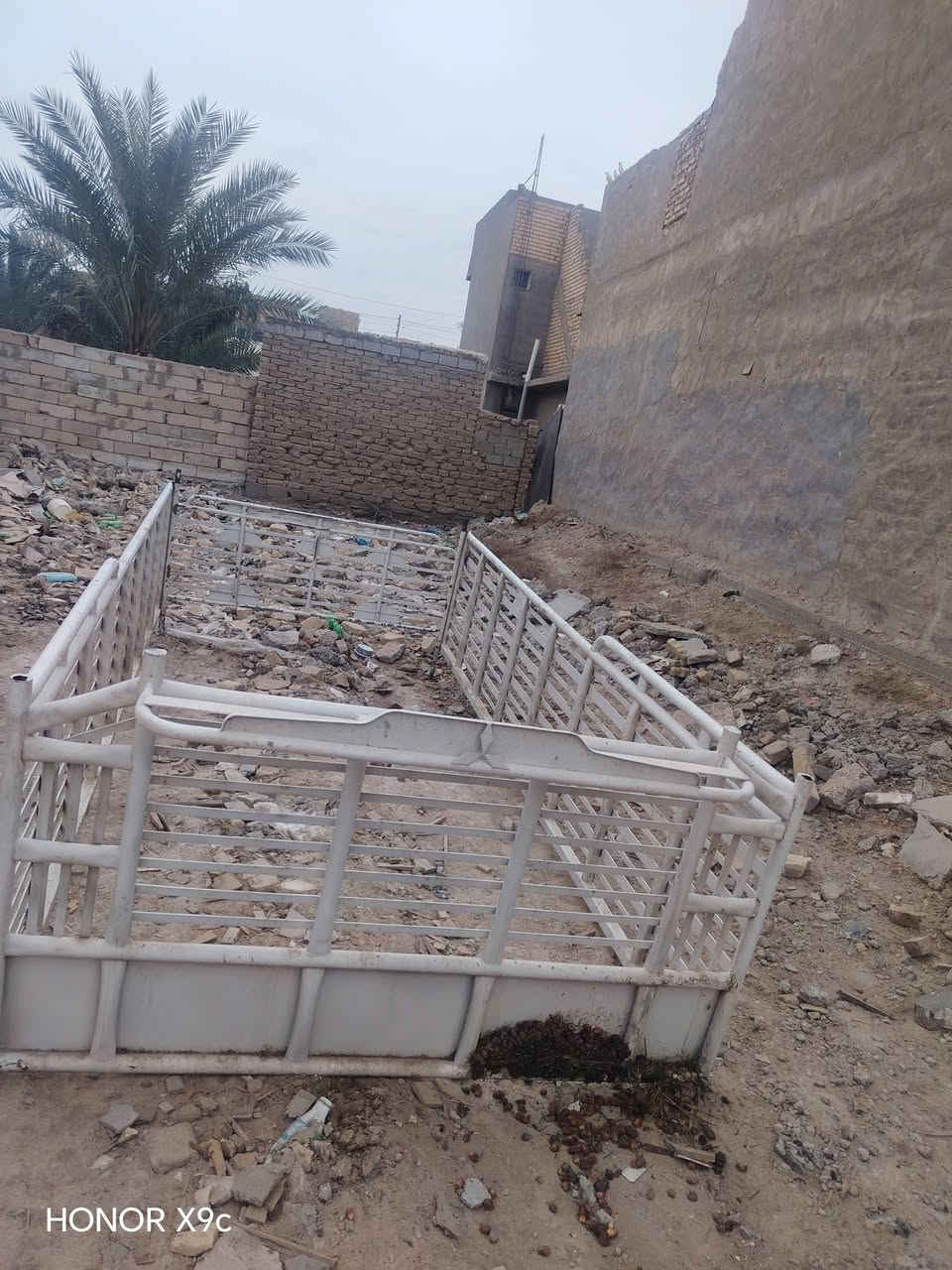 السلام عليكم عندي محجر للبيع مكانه حله
 ***********
