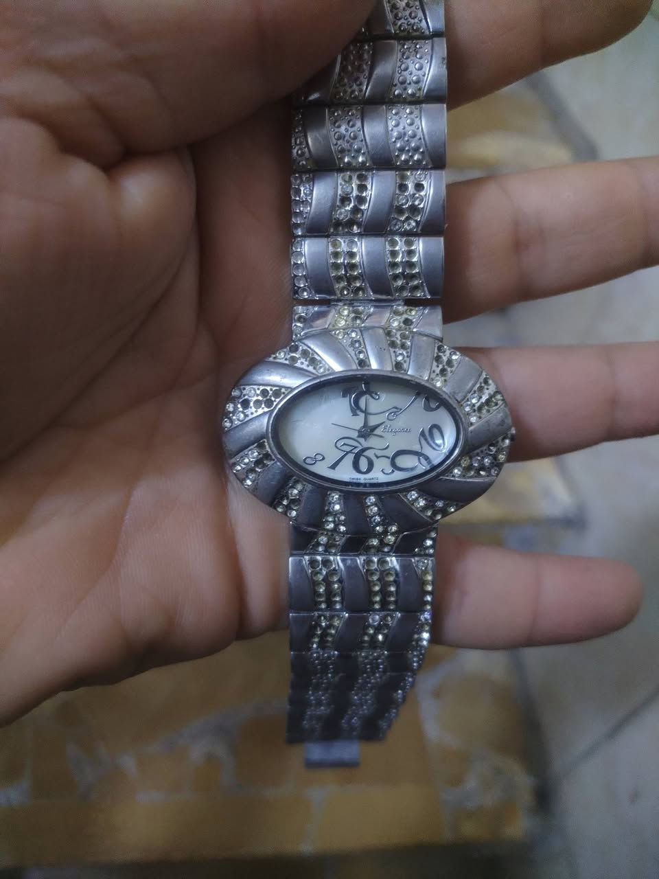 للبيع ماعرف شنو صناعتها بس قديمه جدآ


**إذا كنت صاحب هذا الإعلان وتريد حذفه لأي سبب، رجاءا أرسل رسالة إلى الدعم الفني**