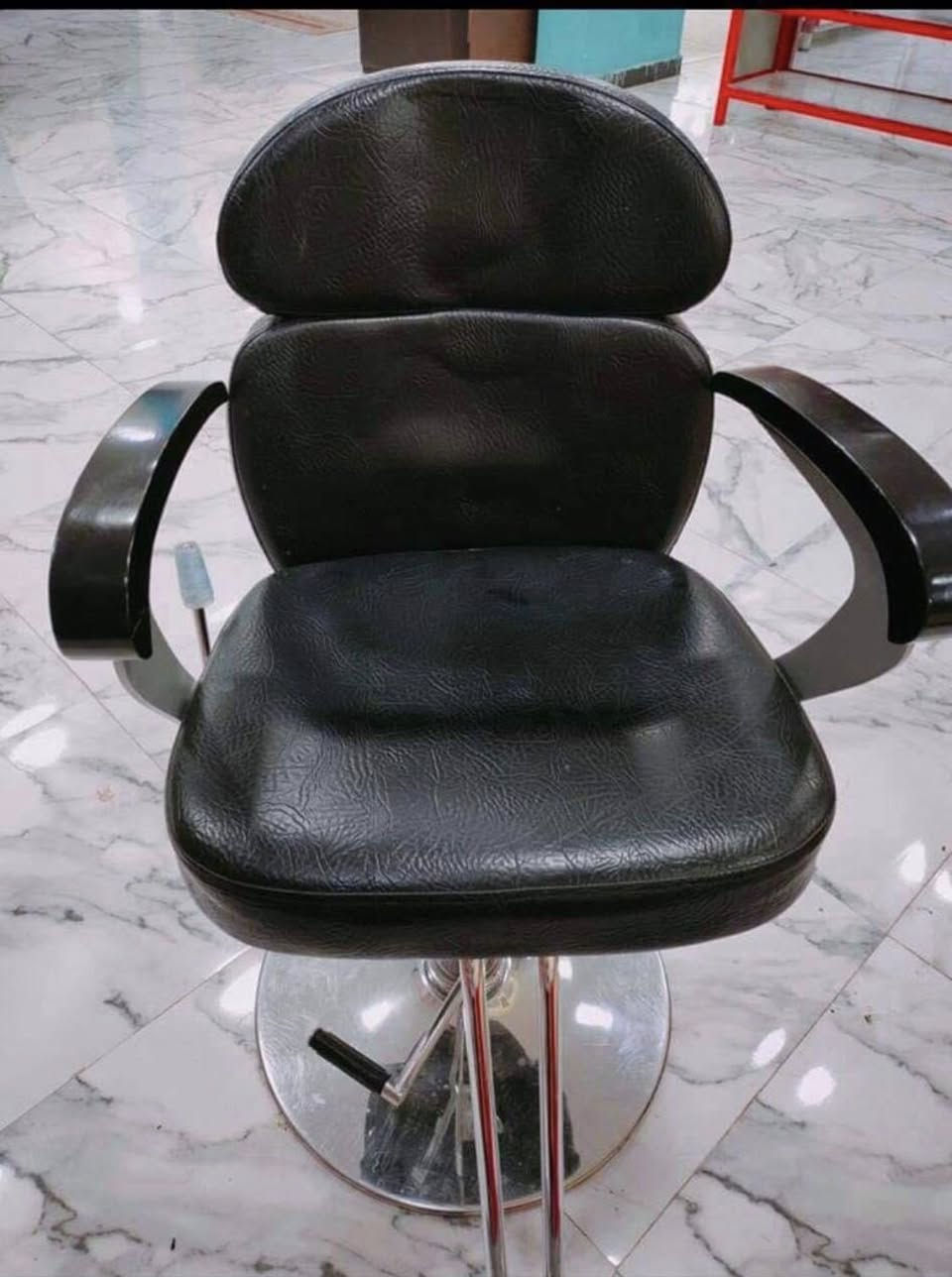 كراسي عدد ٣ للبيع نظافة ٩٥٪؜
شغالات مابيهن اي خلل يصعدن وينزلن 
الاسود عدد ٢ 
والجوزي واحد
مكاني بغداد الشعب للسعر والاستفسار خاص


**إذا كنت صاحب هذا الإعلان وتريد حذفه لأي سبب، رجاءا أرسل رسالة إلى الدعم الفني**