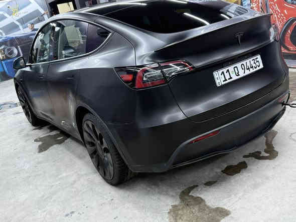 سلام عليكم

الي يدور شي مميز و نضيف (للبيع اوً مراوس)

تيسلا مودل ، 2023 Y  (بفورمنس) سياره اعلى فئه بل y

سياره نضيف كلش و متصرف عليها ربع

حادثها  موضحً بل صور شخط بل بابين +بارد بل جاملغ خلفي(بدون صبغ)

سياره عليها ppf ضمان ١٥ سنه اسود طافي قبل ١٠ ايام سويته

عليها شاشه متحركه
فلاش ١٢٨ كيكه
لدات بوب مال بليد
جايبلها لحيهًً + دوسات بس بعدهن ممشدودات ويا سياره انطيهم

محدثه اخر تحديث سياره

‎ 
‎ بفورمنس دبل موطور 
Model Y

_

🔷 Y  السيارة : تسلا مودل 
اون لاين ‎    
لون اسود
‎🔷سنة الصنع : 2023
‎🔹 سقف بانوراما زجاج
‎🔹 شاشة كبيرة حجم 15 بوصة
‎🔹 كاميرات 360
‎🔹 حساسات امامية وخلفية
ماشيه ٣٢ كيلو🔹
‎🔹 كراسي جلد اسود
‎🔹 كراسي كهرباء
‎🔹 كراسي تدفئة
‎🔹 رادار امامي
‎🔹 رادار خلفي
‎🔹 رادار جانبي
‎🔹 مانع تصادم
‎🔹 حساسات جانبيه
‎🔹 مثبت سرعة
‎🔹 تحكم بالسياره عن طريق الشاشة
‎🔹 نظام قيادة آلية Auto Pilot
‎🔹 عداد ديجيتال
‎🔹 تشغيل تلقائي
‎🔹 نظام قيادة ذاتية Full Self drive
‎🔹 نظام (RCTA) للتنبيه عند الرجوع للخلف
‎🔹 نظام (RSA) لكشف لافتات السرعه للطريق
‎🔹 نظام (PSC) الرادار الذكي لمنع الاصطدام 
‎🔹 نظام (LTA) لتحديد المسار على الطريق
‎🔹 تشغيل عن بعد
‎🔹 الدخول الذكي
‎🔹 نظام ترفيهي كامل متكامل يحتوي على ( YouTube / WhatsApp / Tik Tok / Netflix)

‎‏• Wifi
‎‏• MAPS
‎‏• Bluetooth
‎‏• AUX
‎‏• USB
‎🔹 أوامر صوتية voice commands
‎🔹 اضوية امامية LED
‎🔹 اضوية خلفية LED
‎🔹 كشافات ضباب LED
‎🔹 إنارة امامية زنون بالكامل
‎🔹 صندوق خلفي كهرباء
‎🔹 نظام محاكة ذاتي للسياره من الخارج
السعر  خاص و اسف علىً الاطاله 

عنوان صالحيه
***********

