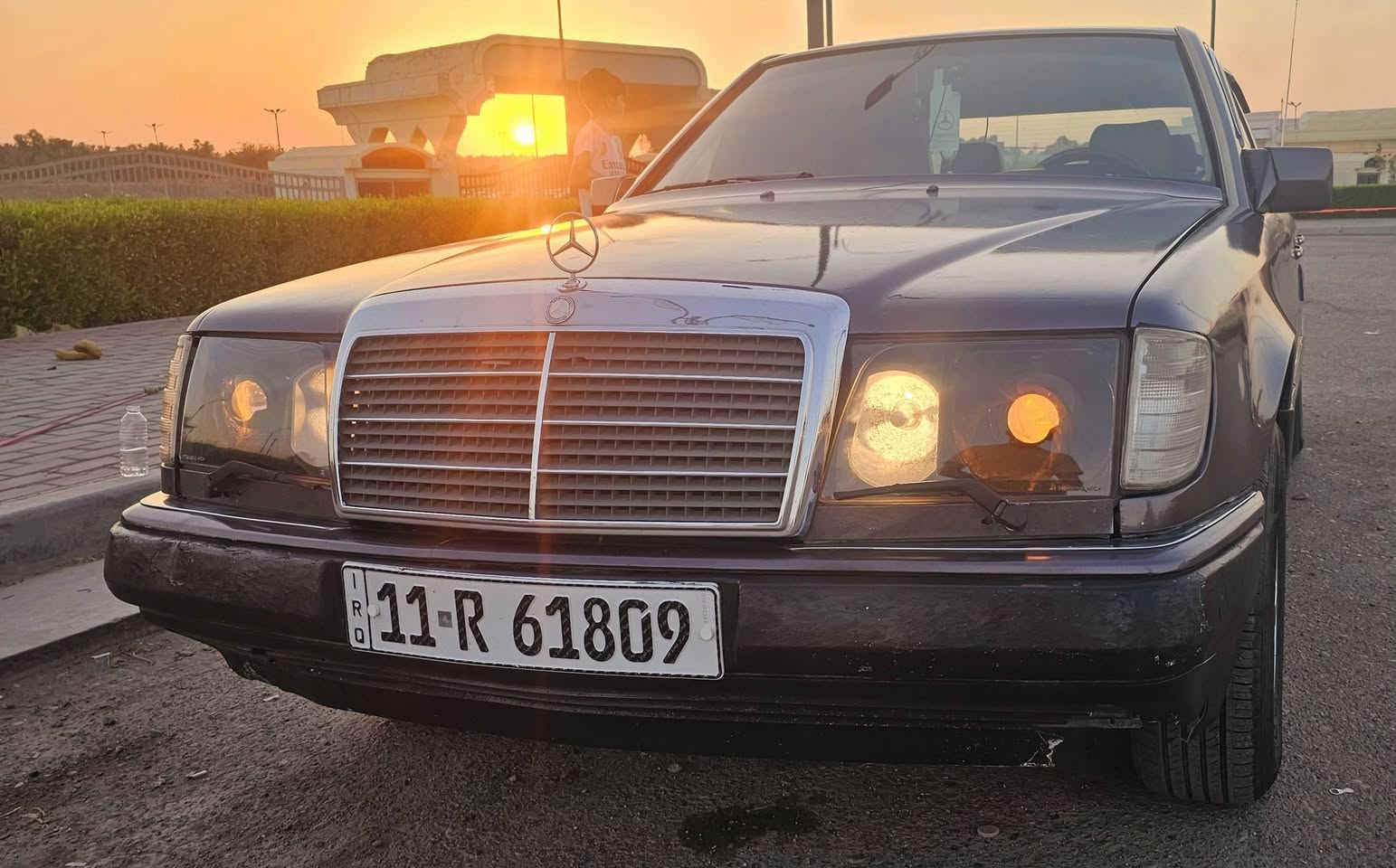 مرسيدس دب w124 موديل ٩٣ 
١- بلادي محرك ٦ سلندر منظومة عنكبوت جاهزة شرط دهن لوكيمولي بيه
٢- حدادية صدر جاهزة
٣-منظومة دبل فيت بم واحد يشتغل وثاني طافي حسب الحاجة فقط تبدل فيشة وصمام نازل من تانكي حتى تبدل اي قطعة بالمنظومة .دون خسارة قطرة بانزين
٤-منظومة زينون بليل  شمسيه عدسة عين الشيطان 
٥-كهربائيات كلها جاهزة
٦-تبريد ثلج وانسى حماوة ضفت منظومة مرشات للراديتر حتى لمكينة ترتاح أكثر
٧-دوشمة جديدة بلادي 
٨-زوج تايرات امامي مبدل جديد
٩-رقم جديد بأسمي وبدون غرامة 
١٠-دركة amg جديدة 
١١- مي أخضر زيتي نوعية ممتازة وراديتر.جديد
السيارة جاهزة ان شاءالله وماكو اي نقص صبغها عام للجمالية ومعتني بيها حيل ونظيفة وبالعافية لتكون من نصيبه
السعر ٧٢ ورقة وبيه مجال للشراي والطيب مكانها بغداد اي استفسار على الخاص او على الواتس اب ***********
