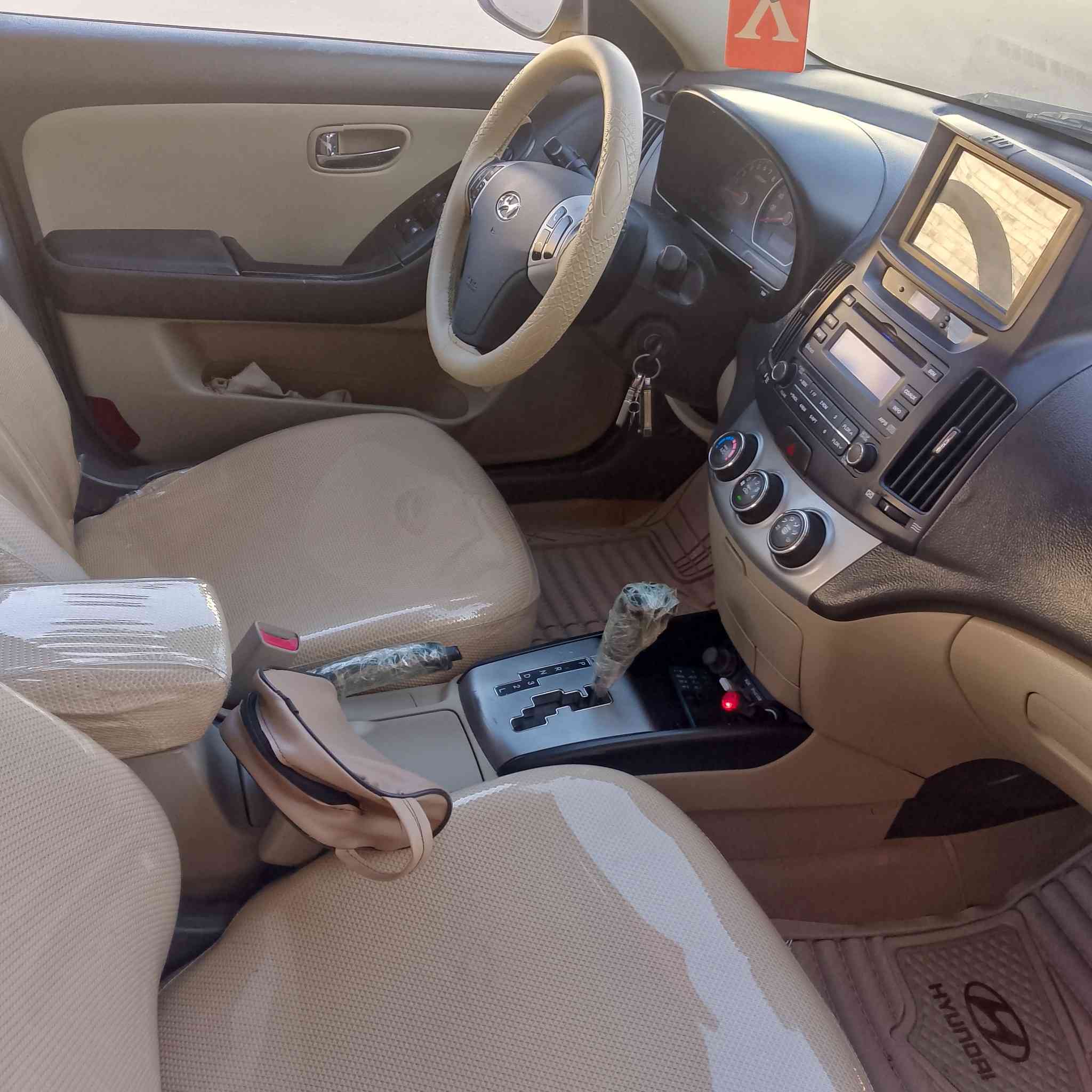 السلام عليكم سيارة انترا 2011 للبيع السيارة نظيفة وحلوة ما شاء الله الاستفسار الاتصال على صاحب السيارة ***********
