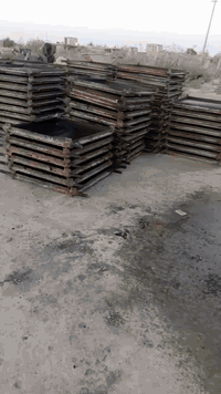 السلام عليكم
معمل كامل للبيع 

100قالب 80ب80

خياطه اللبنانيه 

هزاز +مولد 12كيفي 

السعر 3 مليون ***********
