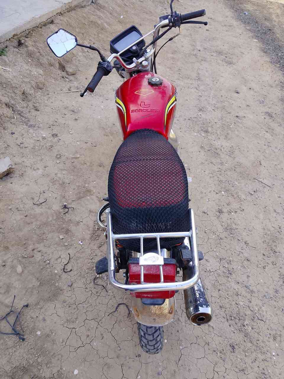 السلام عليكم 
دراجه سيفان موديل 2025
كامله من كلشي نقص اشاير وهندر
دبلات امامي خلفي جديد تايرات هم جديد 
شلعه ومعدل لا تبخير لا نضوح شغاله سلف هندر
اوراق ضايعه اكفلها الك 
مكانها بغداد 
***********
