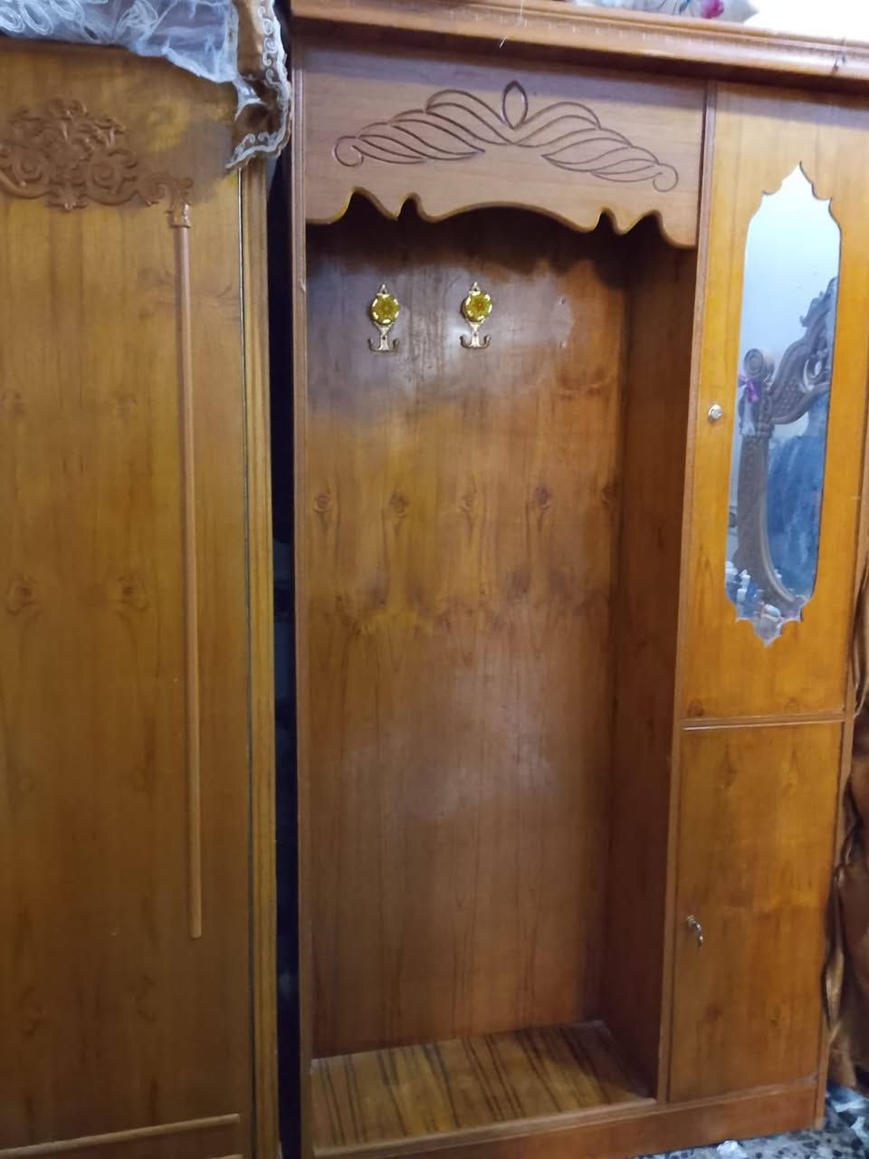 سلام عليكم غرفه اخشاب للبيع مستعمله 3اشهر فقط مكانه نجف سعره 500وبيه مجال  مستعجلين عل بيعته ***********
