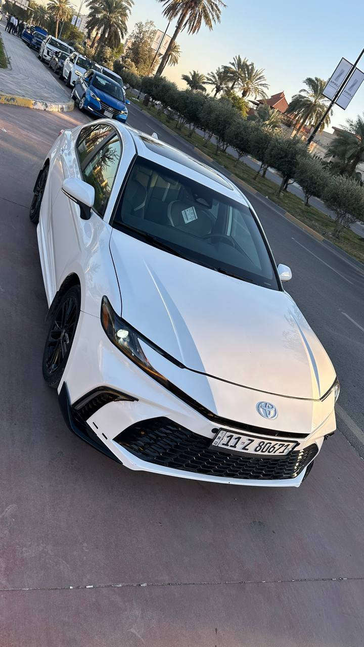 السلام عليكم.
كامري موديل 2025.
اللون ابيض. فوول مواصفات.
فتحة+جلد +تحكمات +هايبرد. فوووول الفووول. السيارة دخول جديد. رقم بغداد تحويل مباشر.
حادثها جاملغ وبنيد... بالتحميل رصعة بسيطة بالجاملغ الخلفي جهة السايق.. مصلحة  PDR. مكانها بغداد. التواصل. واتس اب. او اتصال. علئ الرقم هذا.***********.
