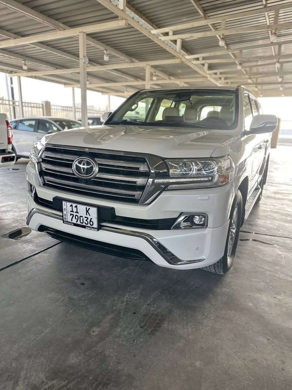 لاندكروز  جكسر موديل 17 بريم اصل ام الشاحنه الباب الاول . مكفوله كفاله عامه عدا گرن الدعاميه من صفحة الصدر بس وسونارها موجود . سياره ترايها مال زيرو عليها ادامه كامله فلس متصرف عليها . مكينه 6 سلندر 4000 . ماشيه 56 حقيقي رقم بغداد تحويل مباشر مكان السياره الكوت استفسار اكثر اتصال ع الرقم ***********
