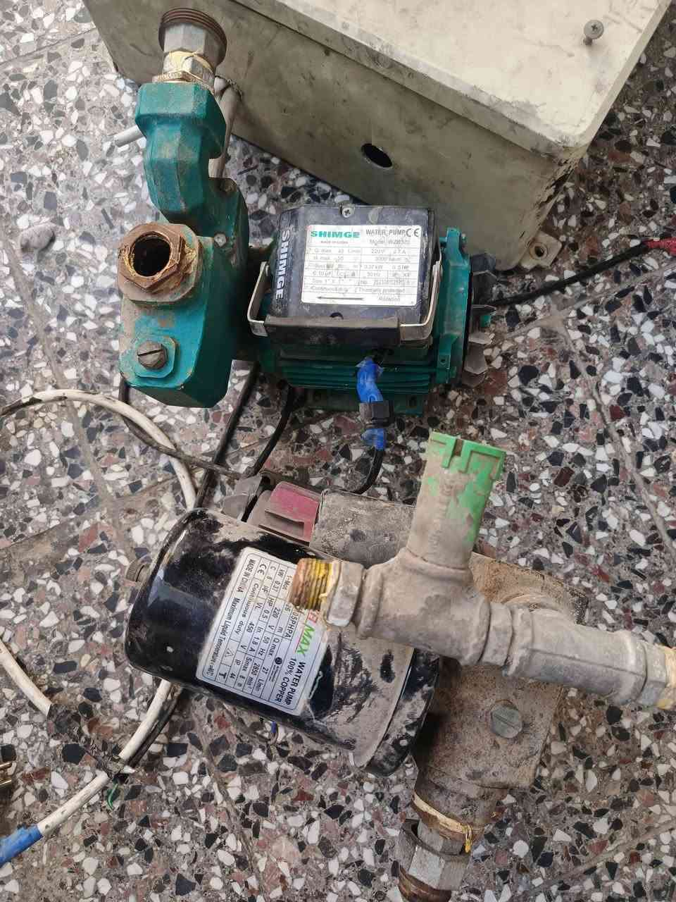 السلام عليكم. كيبل كهرباء للبيع
حجم 4*6 طول 20متر
حجم 4*10 طول 40 متر قطعتين 
حجم 4*16 طول 16متر قطعتين 
ماكور ماء عدد اثنين شغالات بحالة جيده 
للاستفسار التواصل مع الموبايل *********** .
