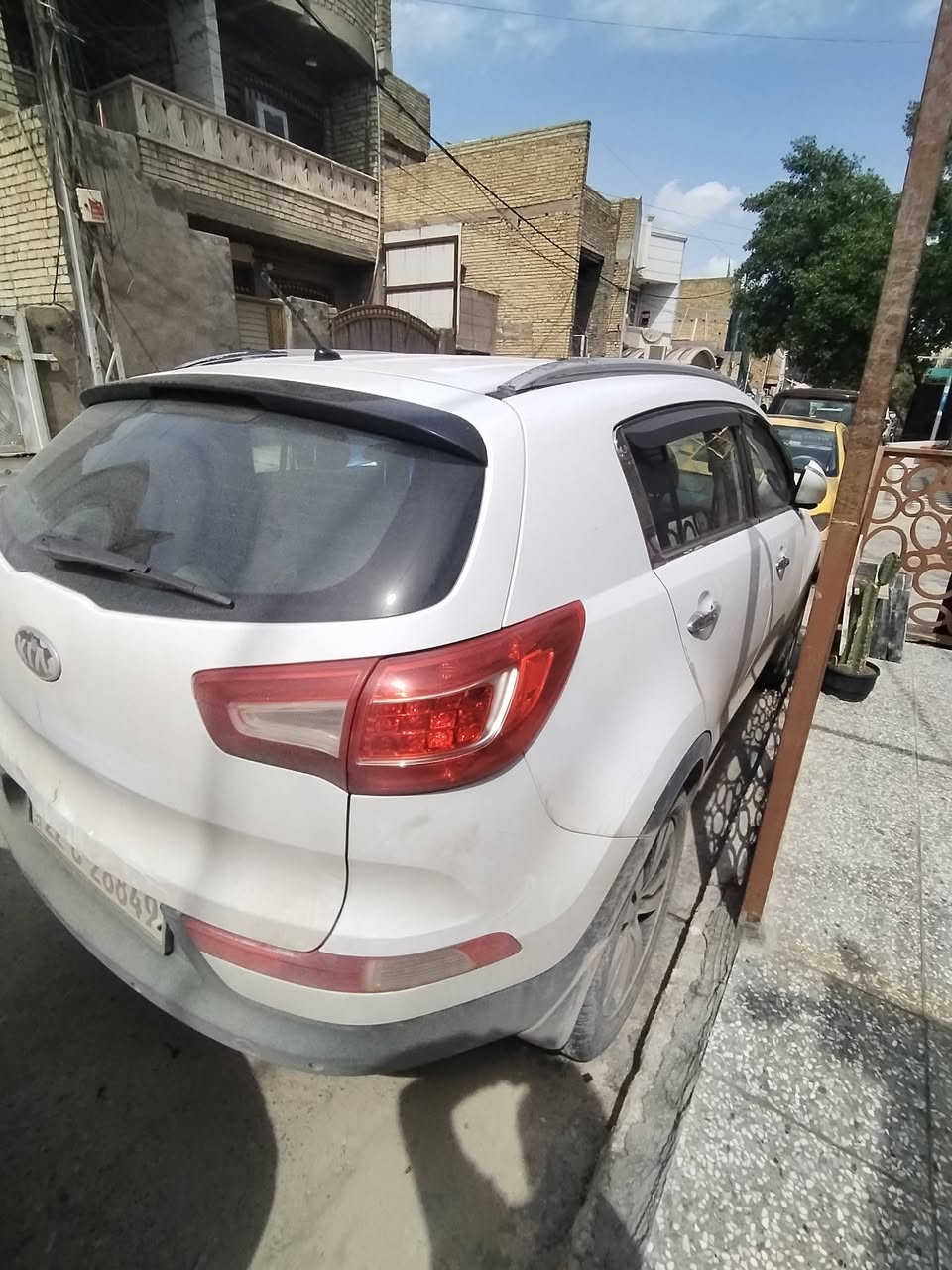 كيا سبورتج مديل 2014 نضيفه جدآ بلاديه تخم تاير نضيف دواخل نضيفه مابيها اي حادث مكفوله فقط طخه بسيطه باب الصندوق والباقي كله بلاديه مكينه وكير مفولات كيس الحبير للبيع ب 143 مكاني بغداد حي اؤر ***********
عقيل البطبوطي
