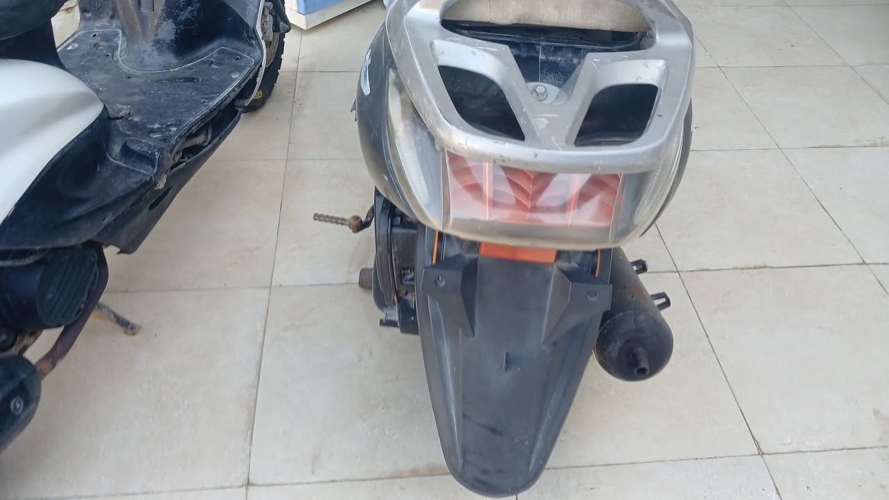 دراجة صيني مكينة ياباني بيها صوت بل روله فالت الهندر بيها 
تاركة ابيعك هل الموجود 
مكان بابل قضاء القاسم 
كدامك السعر ٢٥٠ الف 
واني بخدمتكم اتصل وتدلل 
***********
