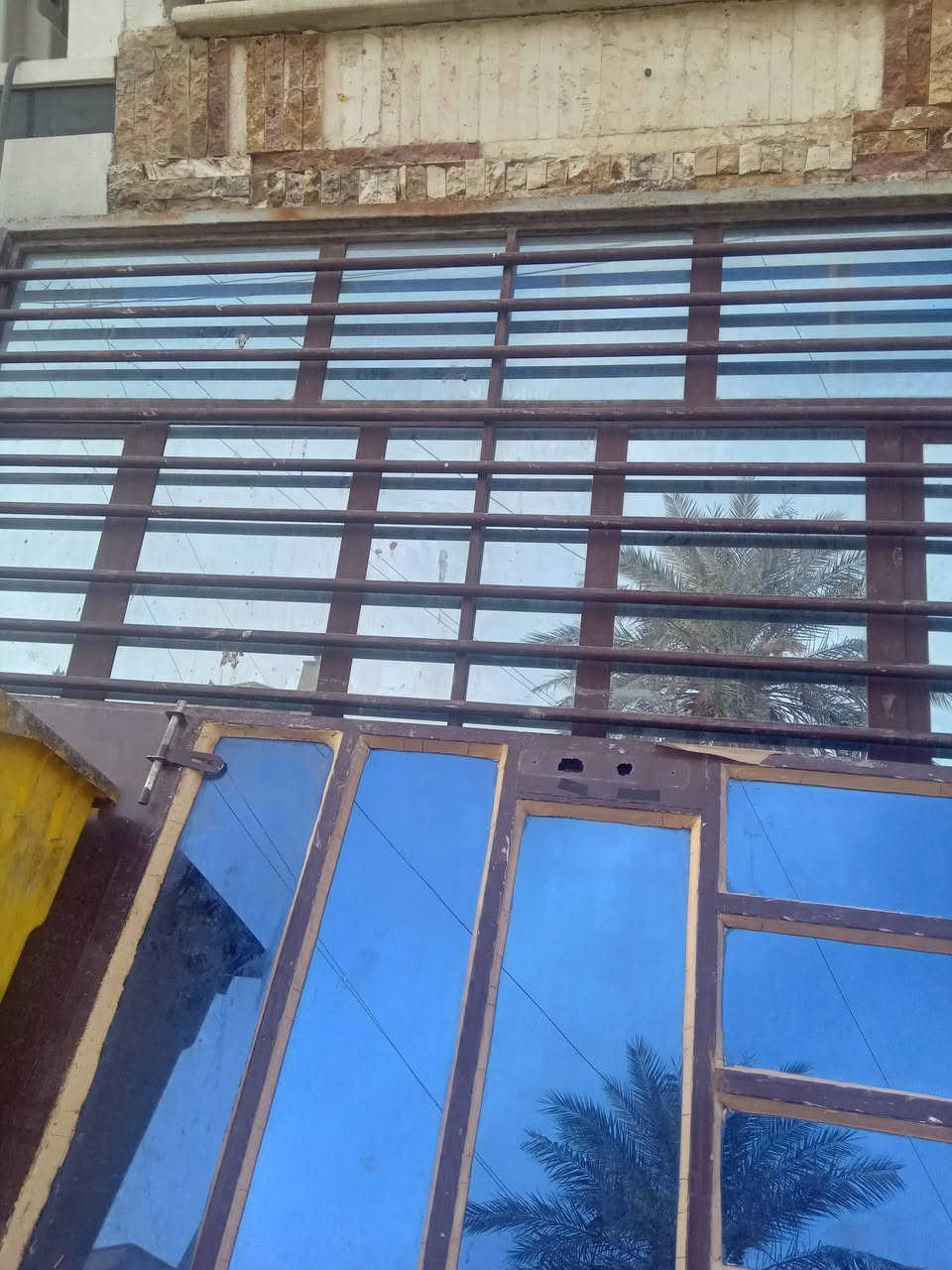 سلام عليكم شبابيك  وابواب مال طابق  كامل مع الجام جديد للبيع بغداد شارع فلسطين ***********
