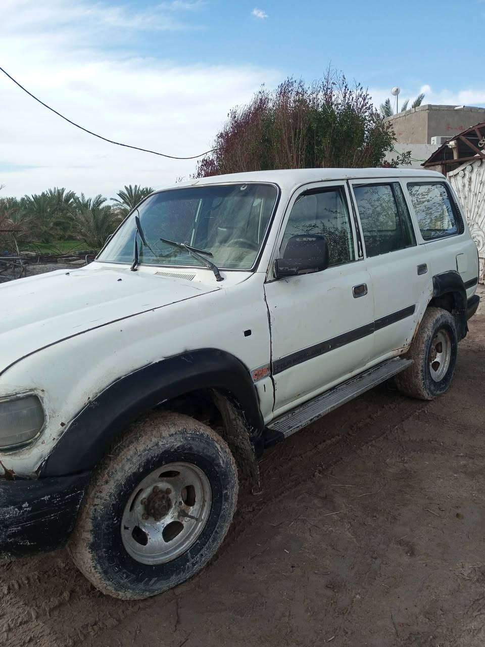 السلام عليكم سياره لاندكروز مو نيكااللبيع مزاد دوله2004السياره جهزه من كلشي مكينه 3000ففتي مكينه وكير شرط تبريد شغال رقم السياره على حساب الدوله السعر 40 وبيه مجال ((***********
