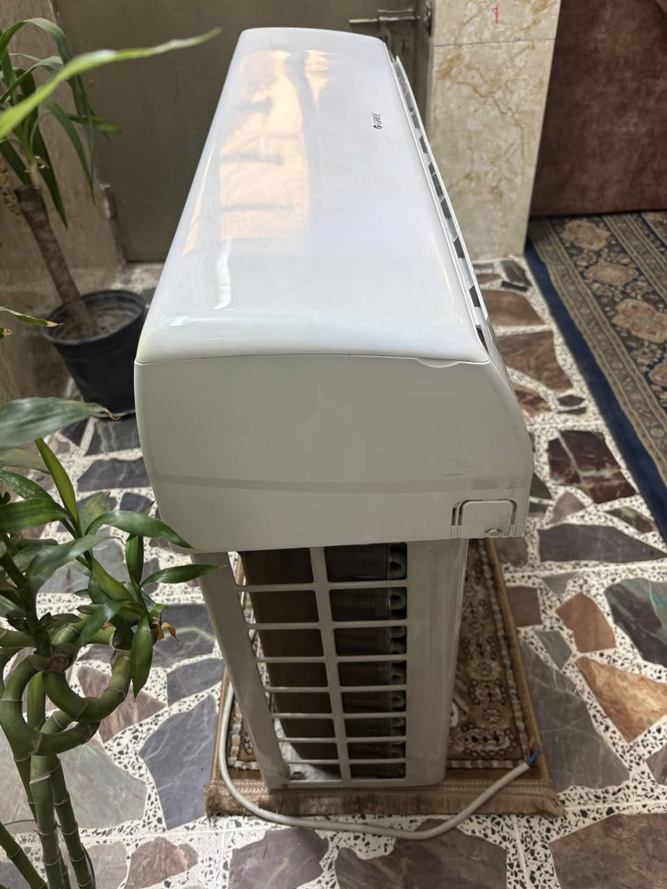 سلام عليكم
سبلت گري 1 طن انفرتر حاربارد
يشتغل على المولده ٣ امبير أقتصادي
بلادي ممصلح نظافته ٩٠٪؜ ظمان ٢٠ يوم
كامل ملحقاته بدون نقص غازه مقفل 410
راديتر بعده النحاس يلمع 
السعر  ٣٥٠ الف
***********  بغداد حي الجامعه
