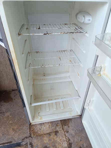 ثلاجه اللبيع نضيفه سعرهه 80 الف وبيهه مجال بصيط تجميد فول شراي هاذ رقمي***********
