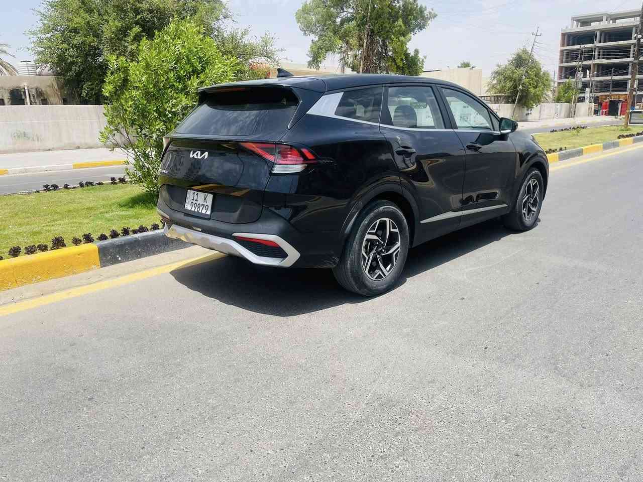 سلام عليكم 
كيا سبورتج موديل 2024 وارد امريكي 
لون اسود 
رقم بغداد بسمي  
حادث امريكا فقط بنيد 
موصفات معروفه نص فول 
داخل  اسود 
شاشه متصله 
رادار امامي 
تنبيه خروج من المسار 
رادار خلفي 
رادار جانبي بالمري 
سايد بريك بصمه 
حساس امامي + حساس خلفي  
ماشيه السياره 50 ميل  
مكينه 2500 GDI
مكان السياره بغداد  
سعر 170$ بيه مجال***********
