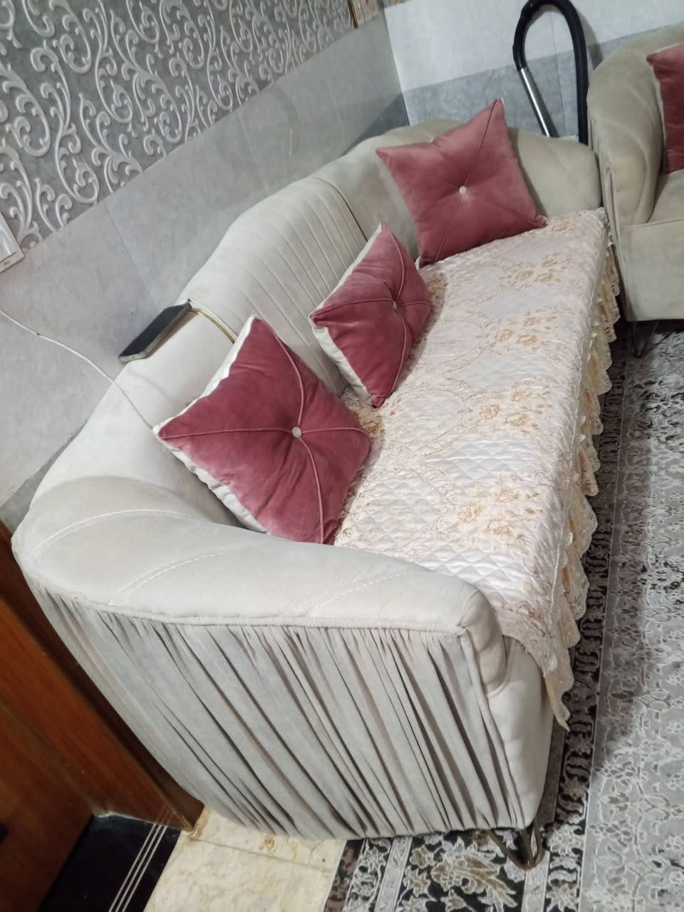 تخم يحتوي على 5مقاعد ب450وبي مجال***********
