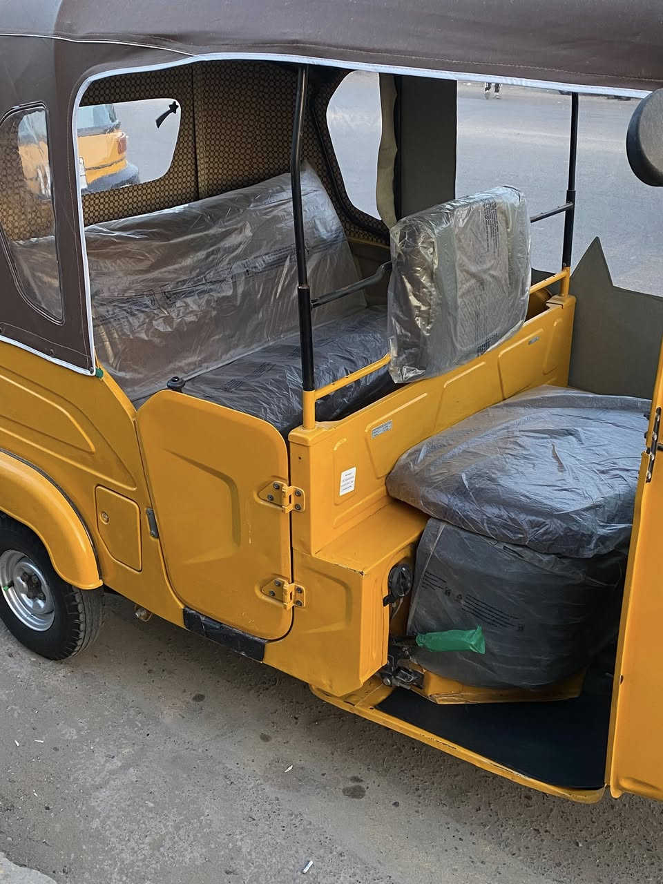 سلام عليكم تكتك للبيع 22رقم وسنويه تحويل ثاني يوم بغداد ***********
