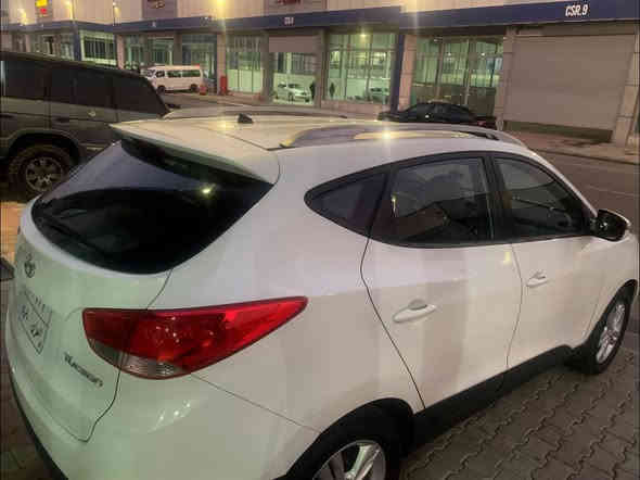 Hyundai. Tucson
موديل 2012
صبغ بس بوند 
ماشي 330  km
سعر 143$$
***********
