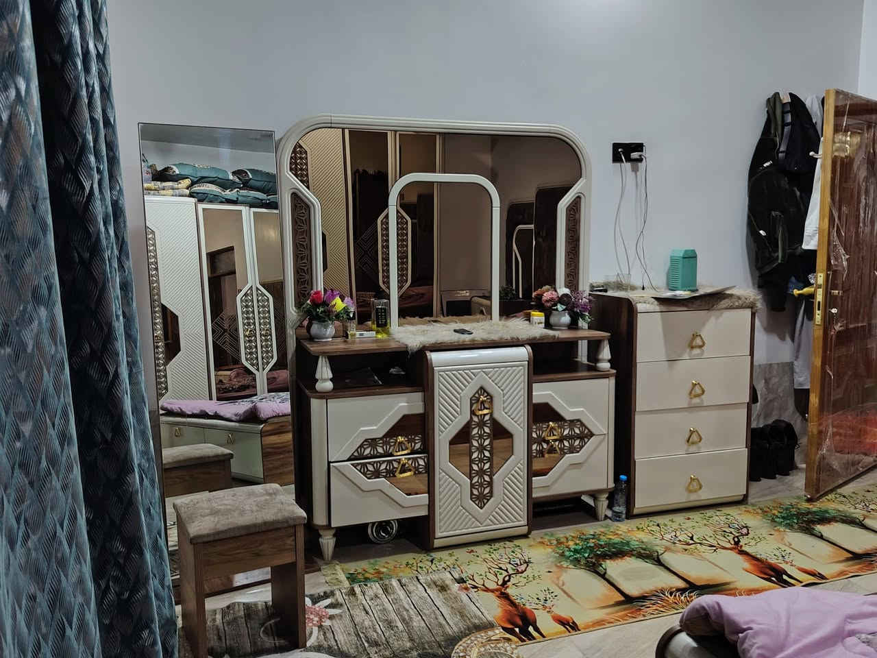 غرفة تركي للبيع
نظيفه كلش وبالواقع احله من الصور 
الي يحب خل يتصل 
***********
الواتساب مايشتغل
