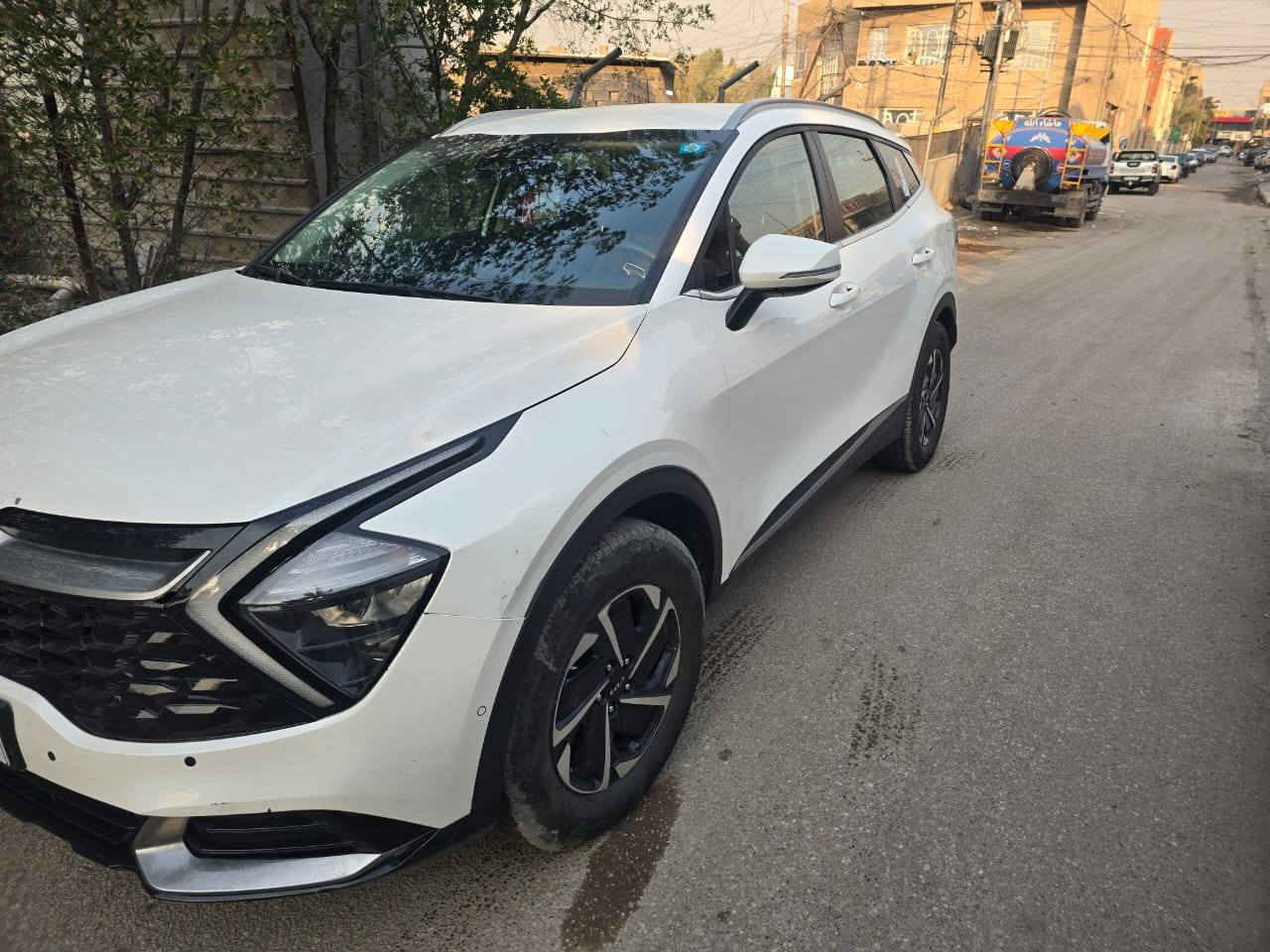 سلام عليكم  مكلف بلنشر للبيع كياسبورتج  وارد كوري مديل 2024 رقم بغداد دولي باسمي تحويل مباشر هزه سنويه جديده فول موصفات من عدا الفتحه محرك 2500 هايبرد  بدون حادث بيها تبديل 3 قطع بلادي من كوريا السعر 180 ورقه وبيها مجال للاتصال  ***********.  ***********
