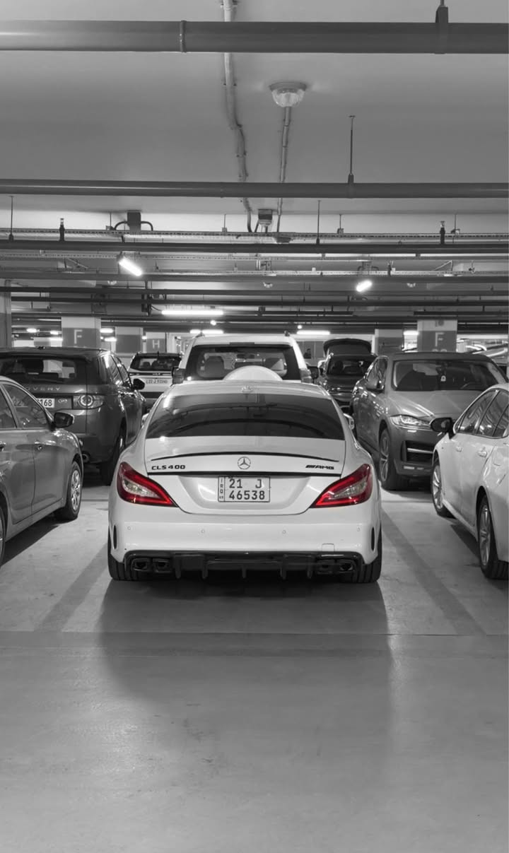 Cls400 2016 V6 3.0 Biturbo 
340hp
سیارة وکالة BCM خليجي 
ماشية فقط 44 میل 

ماكو أنظف من هاي الـ CLS بكل العراق.

• فول مواصفات (أعلى فئة)

Rolls-Royce Alcantara سقف داخلي (2000$) 

(Carbon Fiber Diffuser) دفيوزر كاربون فايبر
AMG Wheels ويلات
AMG Exhaust كزوز

مکان السیارة: اربیل

Whatsapp: *********** أربيل, العراق

