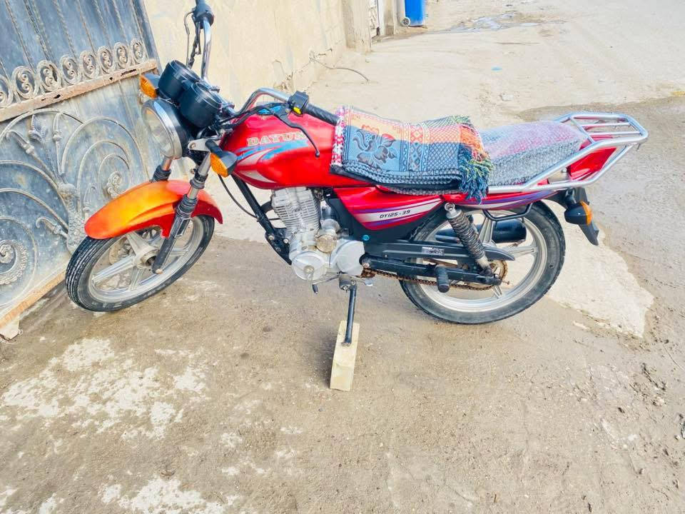 السلام عليكم …. للبيع دايوان عضم موديل 2018كلك كلك مكينته خرسه شلع ومعدل فول كهربائيات كله شغاله دراجه كامله ماناقصه شي تركب وتروح سعره 475وبيه مجال بسيط للشراي مكاني بابل المسيب السده الهنديه ***********
