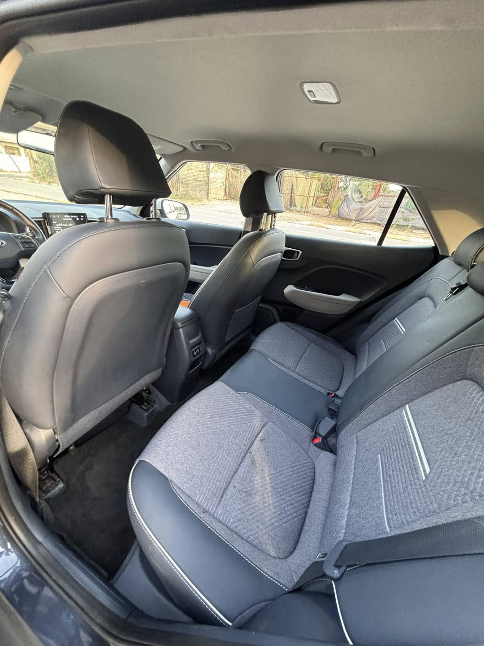 السلام عليكم
للبيع 
هونداي فينو/Hyudai Venue

المسافة المقطوعة12000km
سعة المحرك 1600 دبل نوزل
مديل2024
تو كلر تجي لونين

‼️مواصفات
🔹دفع امامي
🔹كامرة خلفبة 
🔹حساس امامي خلفي
🔹تشغيل عن بعد 
🔹مثبت سرعة
🔹تحكمات ستيرن
🔹تحديد مسار 
🔹لايت زنون

السعار المطلوب 154وبيها مجال بسيط جدا
لشراي يتصل ☎️***********
