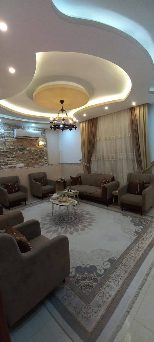 #اعلان مشتمل للبيع موقع مميز وره جامع ابي حفصه ثاني بيت من شارع
المساحه ١٠٠متر مربع طابقين
نوع العقار طابو زراعي
 يحتوي طابق اول ع غرفه وهول واستقبال ومطبخ وصحيات
طابق ثاني يحتوي ع غرفتين ومطبخ وصحيات

لطلب السعر خاص او اتصل ***********
