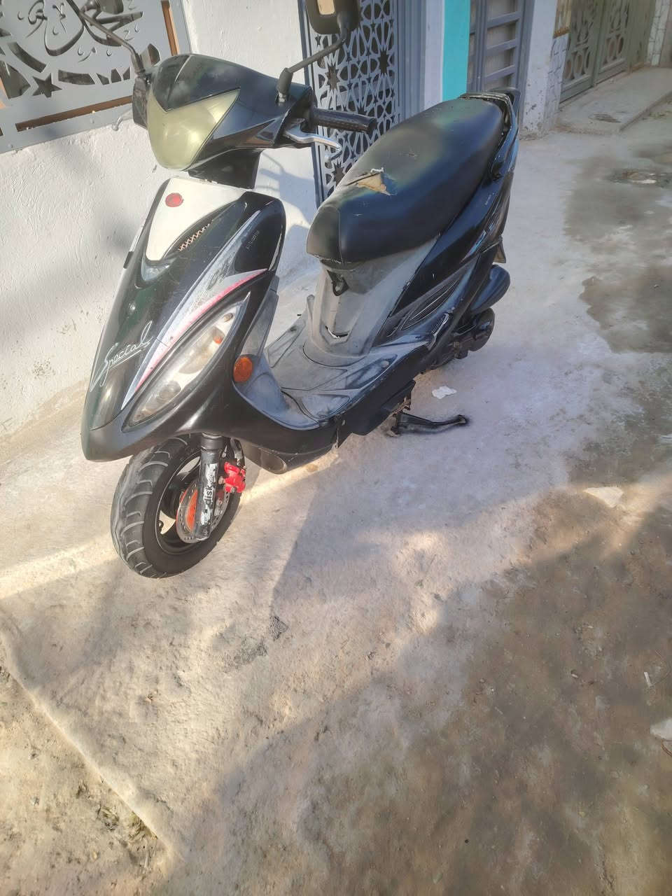 السلام عليكم كانفو للبيع كفرات رقم واحد سلف هندر كله شغال بلاديه الدراجه من الطول ل طول الكهربائيات شغاله تجي تفحص وشوف السعر 450 وبيهه مجال بسيط العنوان نجف مناذرة ***********
